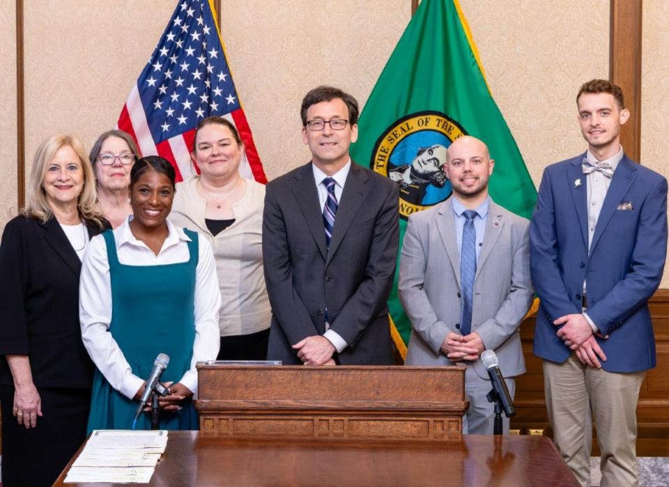 NASW Washington Chapter staff with governor